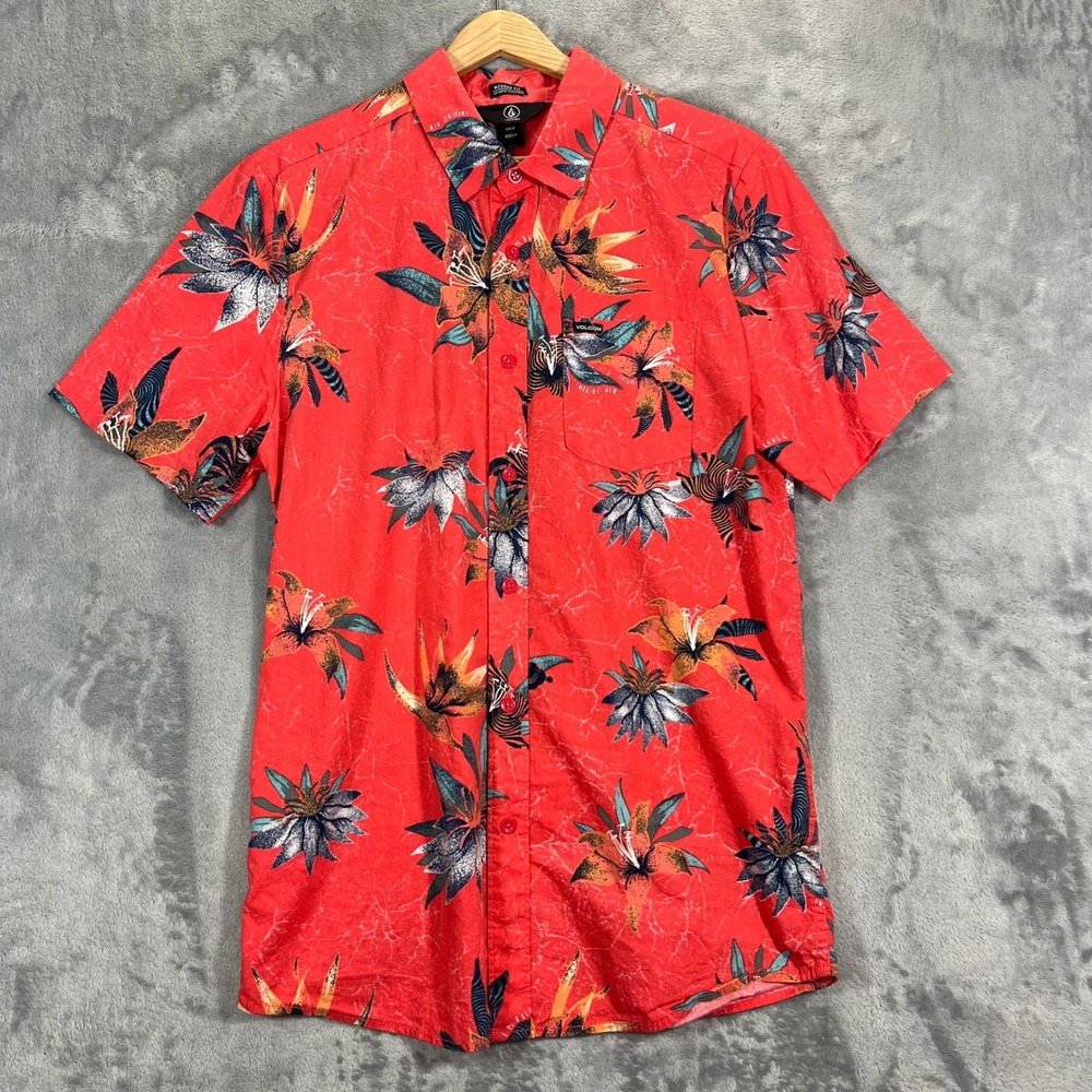 Volcom Short Sleeve Button Up Shirt Men Medium Red Floral Modern Fit Vacation